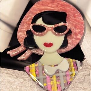 Chic 3D Acrylic Retro Brooch with Pink and Black Accents